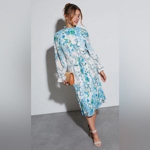 VICI Tempe Floral Ruffle Midi Dress, in great condition, smoke-free home